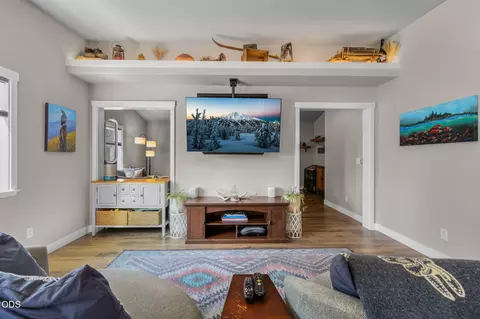 Living - 16732 Contorta Pl, La Pine, OR 97739 photo 2 of 10