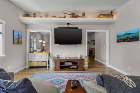 Living - 16732 Contorta Pl, La Pine, OR 97739 photo 1 of 10