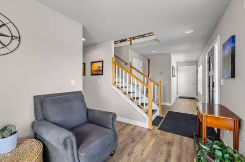 Entry Way - 16732 Contorta Pl, La Pine, OR 97739 photo 2 of 2