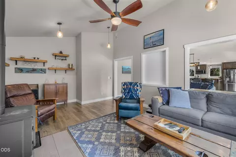 Living - 16732 Contorta Pl, La Pine, OR 97739 photo 9 of 10