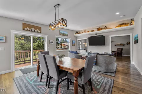Dining - 16732 Contorta Pl, La Pine, OR 97739 photo 2 of 3