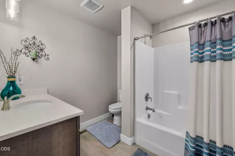 Bath - 16732 Contorta Pl, La Pine, OR 97739 photo 5 of 5