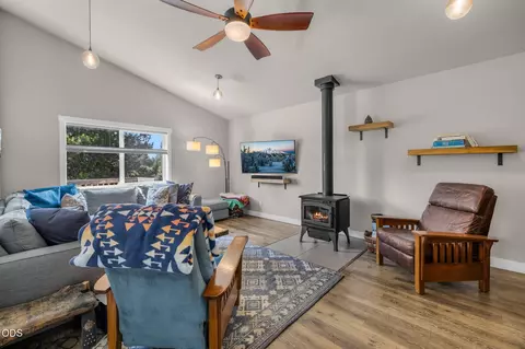 Living - 16732 Contorta Pl, La Pine, OR 97739 photo 8 of 10