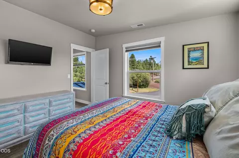 Bedroom - 16732 Contorta Pl, La Pine, OR 97739 photo 1 of 12