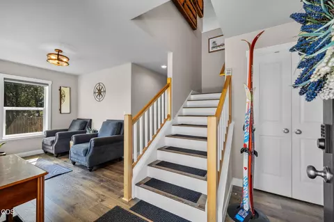 Entry Way - 16732 Contorta Pl, La Pine, OR 97739 photo 1 of 2