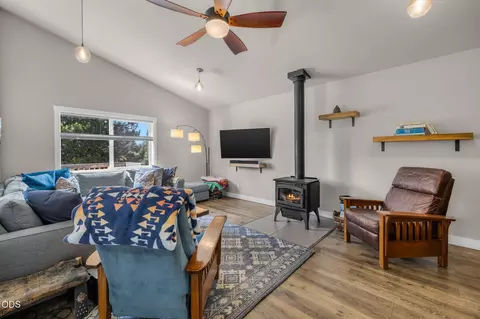 Living - 16732 Contorta Pl, La Pine, OR 97739 photo 7 of 10