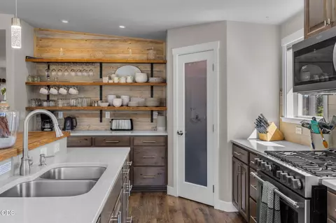 Kitchen - 16732 Contorta Pl, La Pine, OR 97739 photo 5 of 6