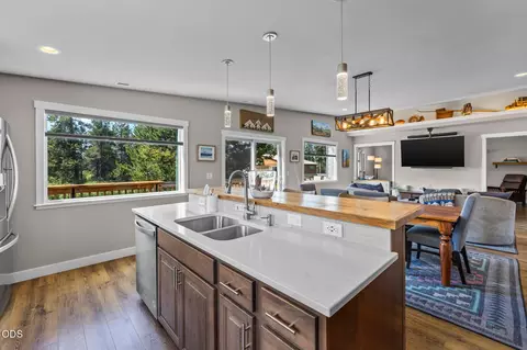 Kitchen - 16732 Contorta Pl, La Pine, OR 97739 photo 3 of 6