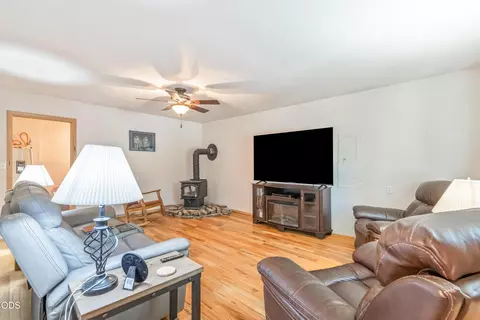 Living - 16018 Park Dr, La Pine, OR 97739 photo 2 of 2
