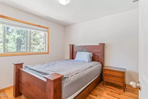 Bedroom - 16018 Park Dr, La Pine, OR 97739 photo 2 of 5