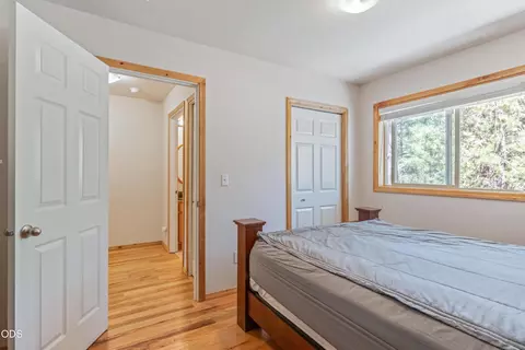 Bedroom - 16018 Park Dr, La Pine, OR 97739 photo 3 of 5