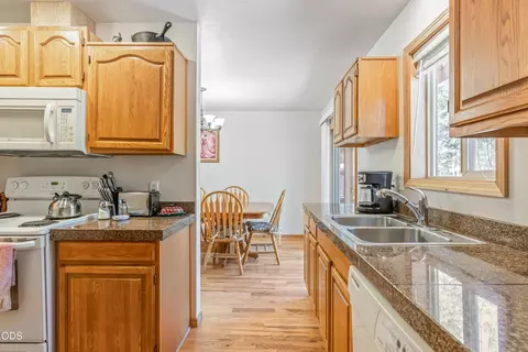 Kitchen - 16018 Park Dr, La Pine, OR 97739 photo 1 of 1