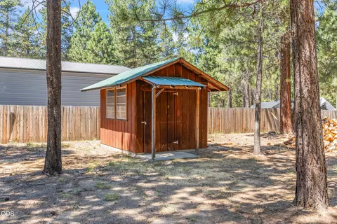 Exterior - 16018 Park Dr, La Pine, OR 97739 photo 6 of 7