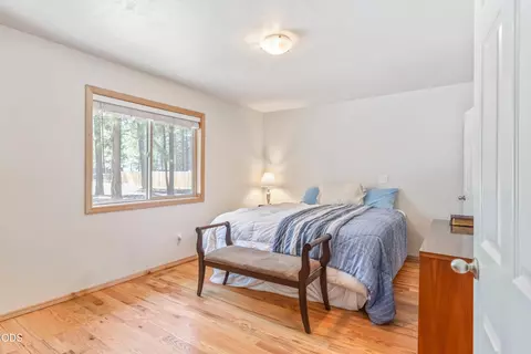 Bedroom - 16018 Park Dr, La Pine, OR 97739 photo 1 of 5