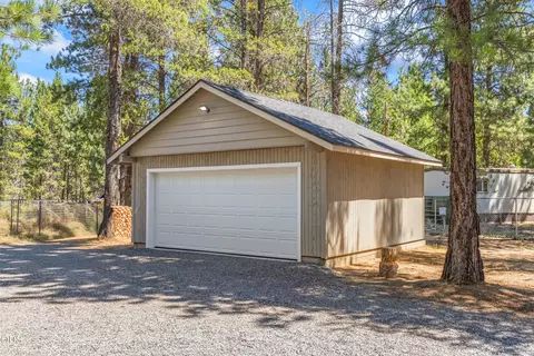 Exterior - 16018 Park Dr, La Pine, OR 97739 photo 5 of 6