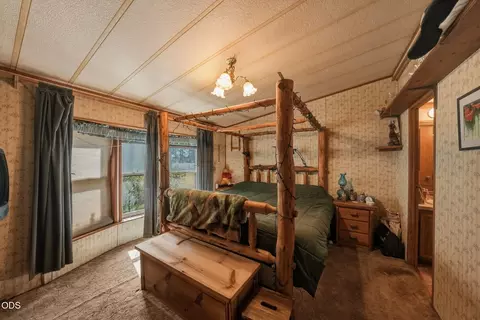 Bedroom - 53315 Bridge Dr, La Pine, OR 97739 photo 2 of 3