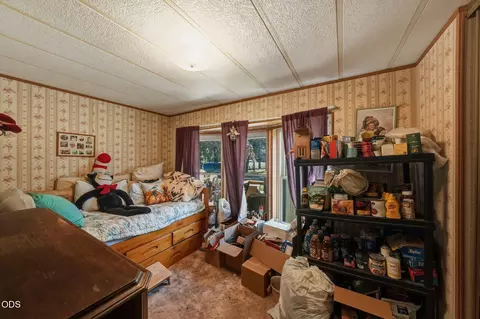 Bedroom - 53315 Bridge Dr, La Pine, OR 97739 photo 1 of 3