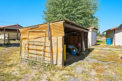 Exterior - 53315 Bridge Dr, La Pine, OR 97739 photo 10 of 11