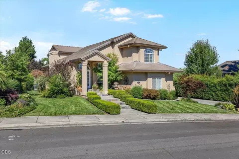 3270 Larue Dr, Medford, OR 97504