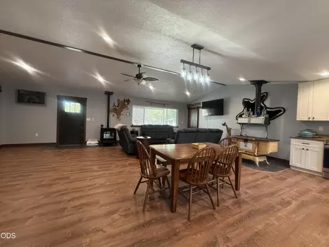 Dining - 216 Avenue B, Seneca, OR 97873 photo 2 of 3