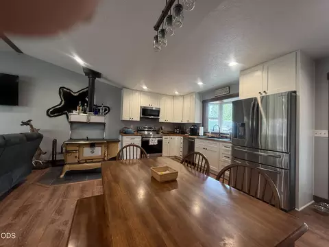 Kitchen - 216 Avenue B, Seneca, OR 97873 photo 2 of 2