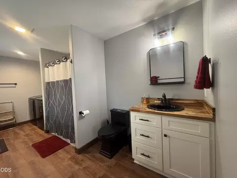 Bath - 216 Avenue B, Seneca, OR 97873 photo 5 of 6