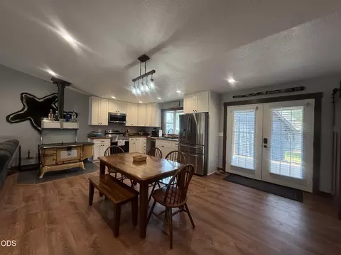 Dining - 216 Avenue B, Seneca, OR 97873 photo 3 of 3
