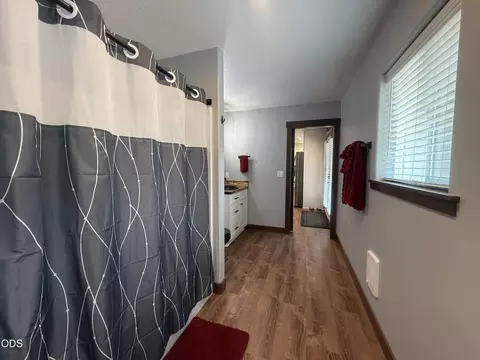 Bath - 216 Avenue B, Seneca, OR 97873 photo 6 of 6