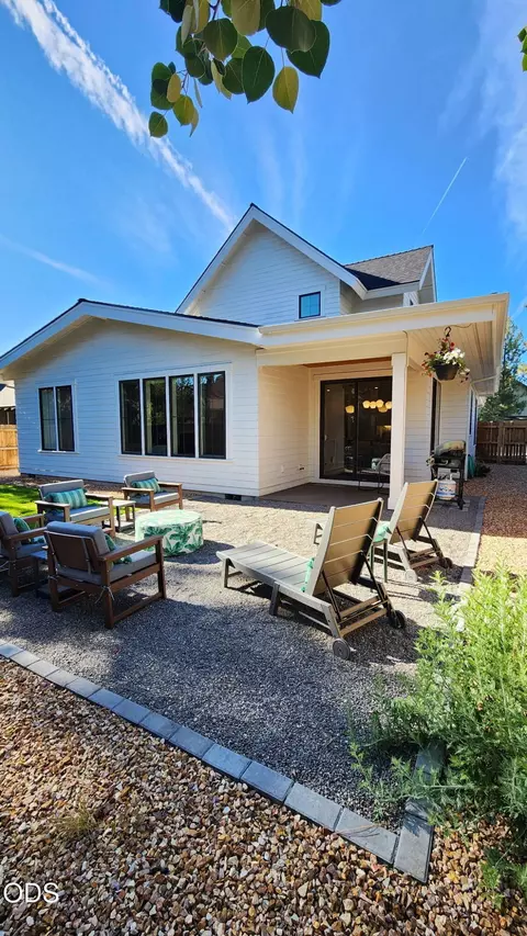 206 W Heising Dr, Sisters, OR 97759