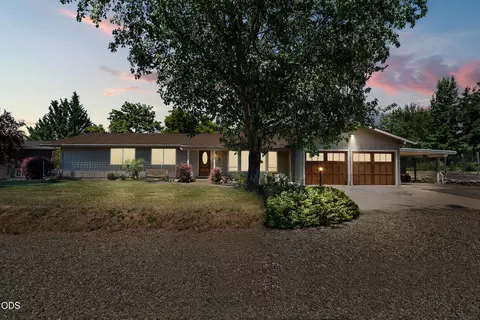 4050 Dark Hollow Rd, Medford, OR 97501