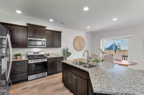 Kitchen - 20526 SE Cameron Ave, Bend, OR 97702 photo 3 of 4