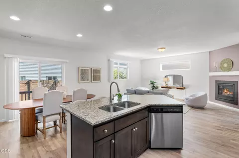Kitchen - 20526 SE Cameron Ave, Bend, OR 97702 photo 4 of 4