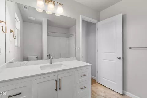 Bath - 20526 SE Cameron Ave, Bend, OR 97702 photo 4 of 4