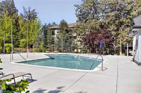 Exterior - 20526 SE Cameron Ave, Bend, OR 97702 photo 8 of 9
