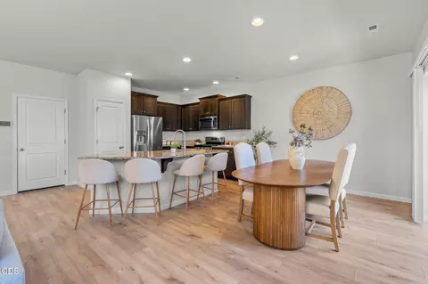 Dining - 20526 SE Cameron Ave, Bend, OR 97702 photo 2 of 2