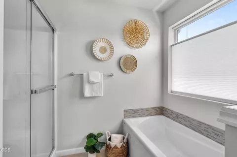 Bath - 20526 SE Cameron Ave, Bend, OR 97702 photo 2 of 4
