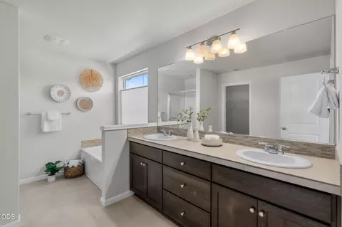 Bath - 20526 SE Cameron Ave, Bend, OR 97702 photo 1 of 4