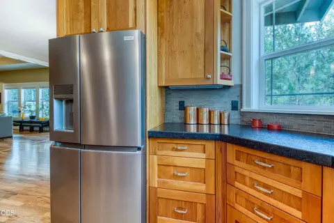 Kitchen - 3511 NW Braid Dr, Bend, OR 97703 photo 4 of 6