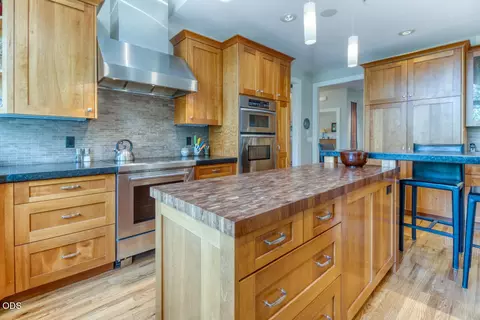 Kitchen - 3511 NW Braid Dr, Bend, OR 97703 photo 2 of 6