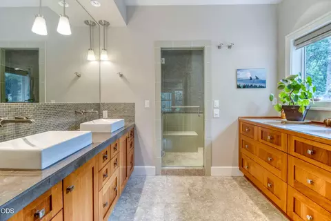 Bath - 3511 NW Braid Dr, Bend, OR 97703 photo 1 of 4