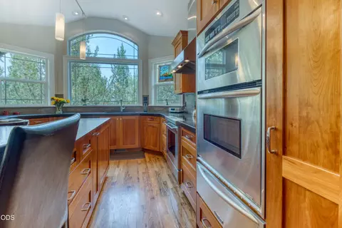 Kitchen - 3511 NW Braid Dr, Bend, OR 97703 photo 5 of 6