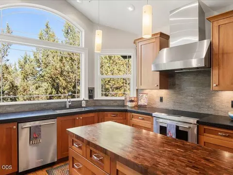 Kitchen - 3511 NW Braid Dr, Bend, OR 97703 photo 1 of 4