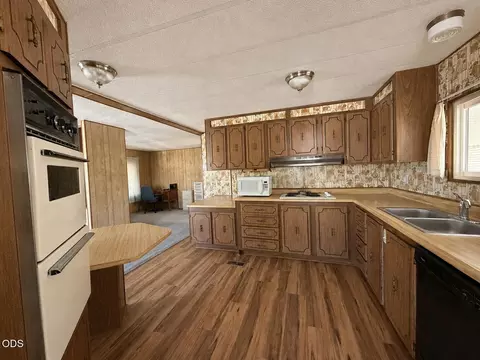 301 Freeman Rd UNIT 56, Central Point, OR 97502 photo 5