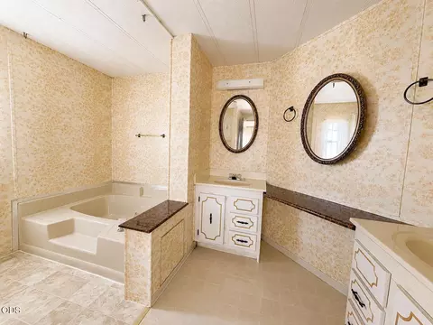 301 Freeman Rd UNIT 56, Central Point, OR 97502 photo 9
