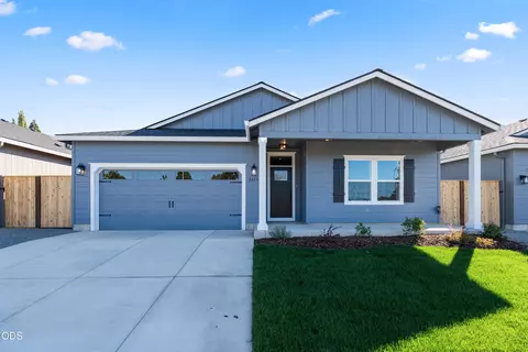 2223 Piazza Dr, Medford, OR 97501