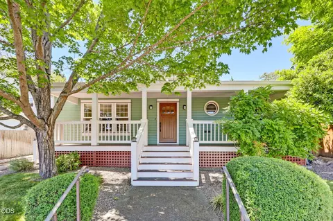 113 High St, Ashland, OR 97520