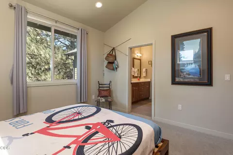 Bedroom - 60484 Kangaroo Loop, Bend, OR 97702 photo 5 of 7