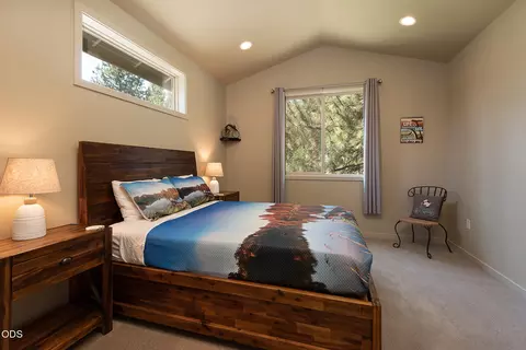 Bedroom - 60484 Kangaroo Loop, Bend, OR 97702 photo 6 of 7