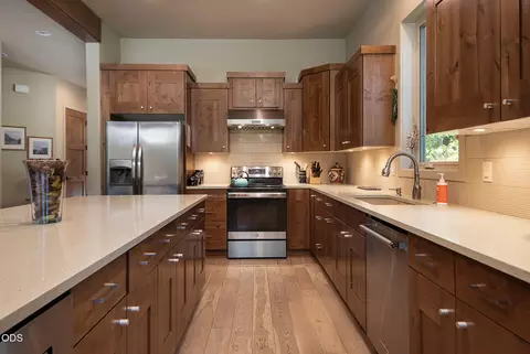 Kitchen - 60484 Kangaroo Loop, Bend, OR 97702 photo 2 of 3