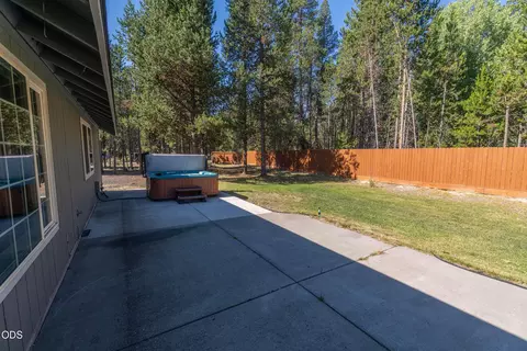 Exterior - 52221 Pine Forest Dr, La Pine, OR 97739 photo 4 of 12